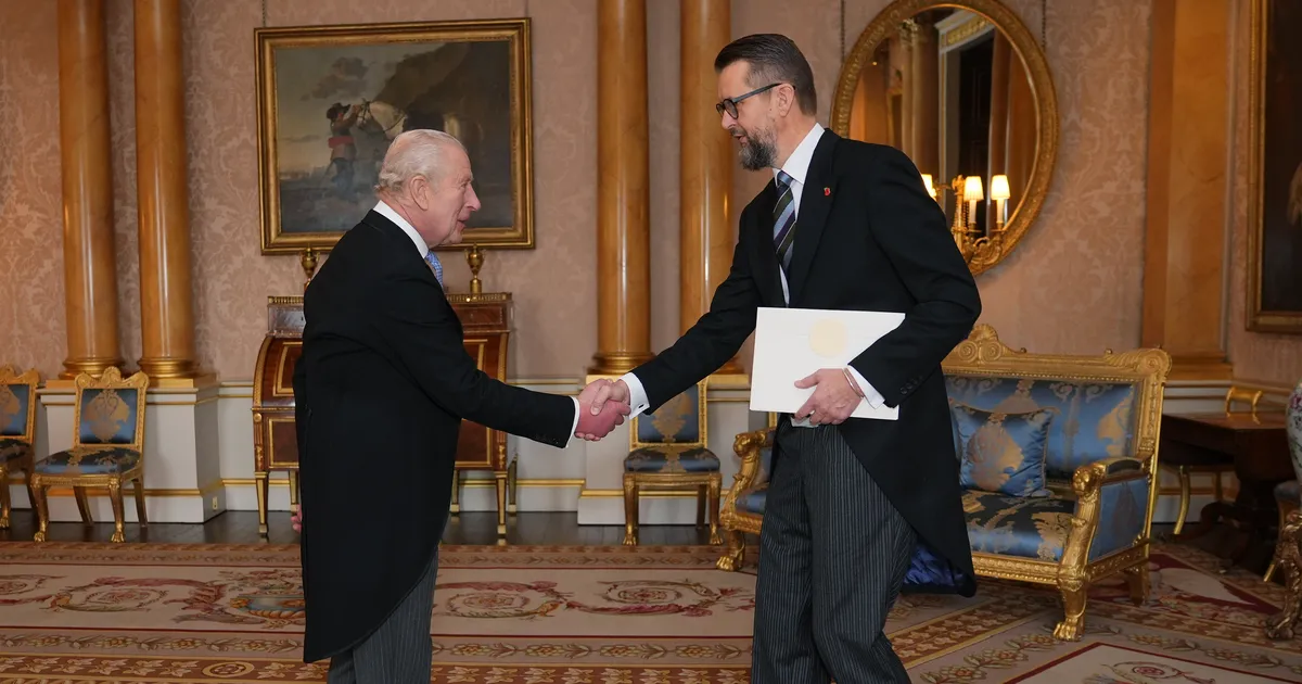 Eesti suursaadik Ühendkuningriigis andis kuningale üle volikirja