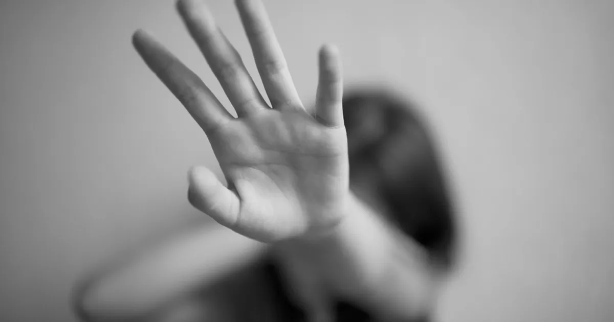 13-aastane kadunud tüdruk leiti kasti peidetuna seksuaalkurjategija keldrist