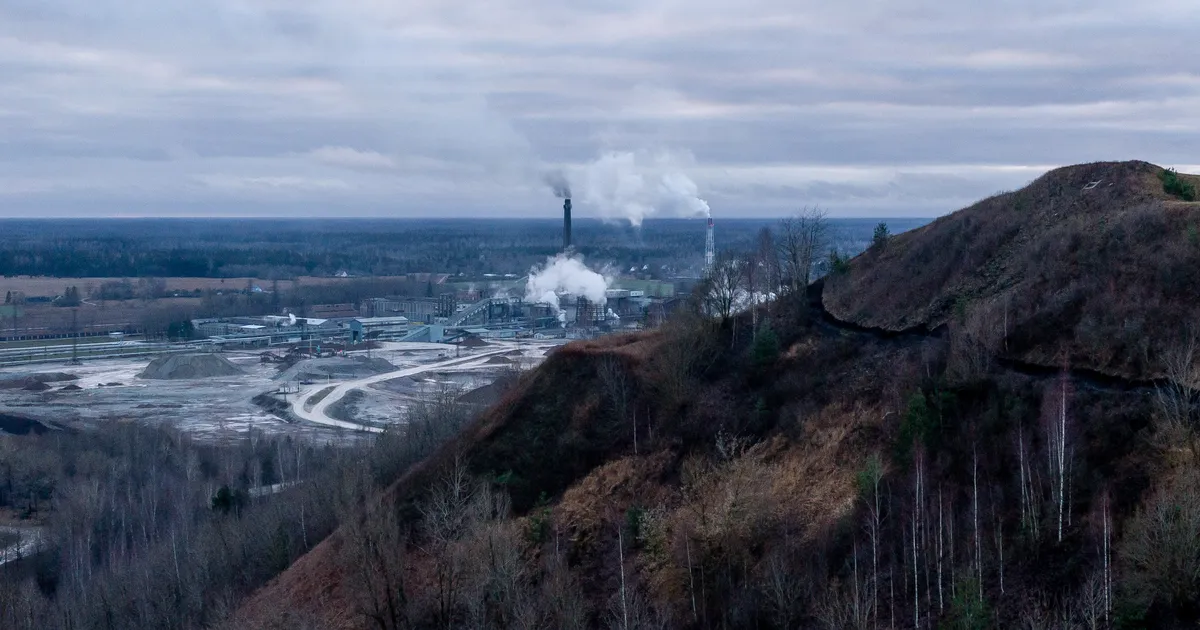 Kiviõli keemiatööstuses sai viga kuuma õliga pihta saanud inimene