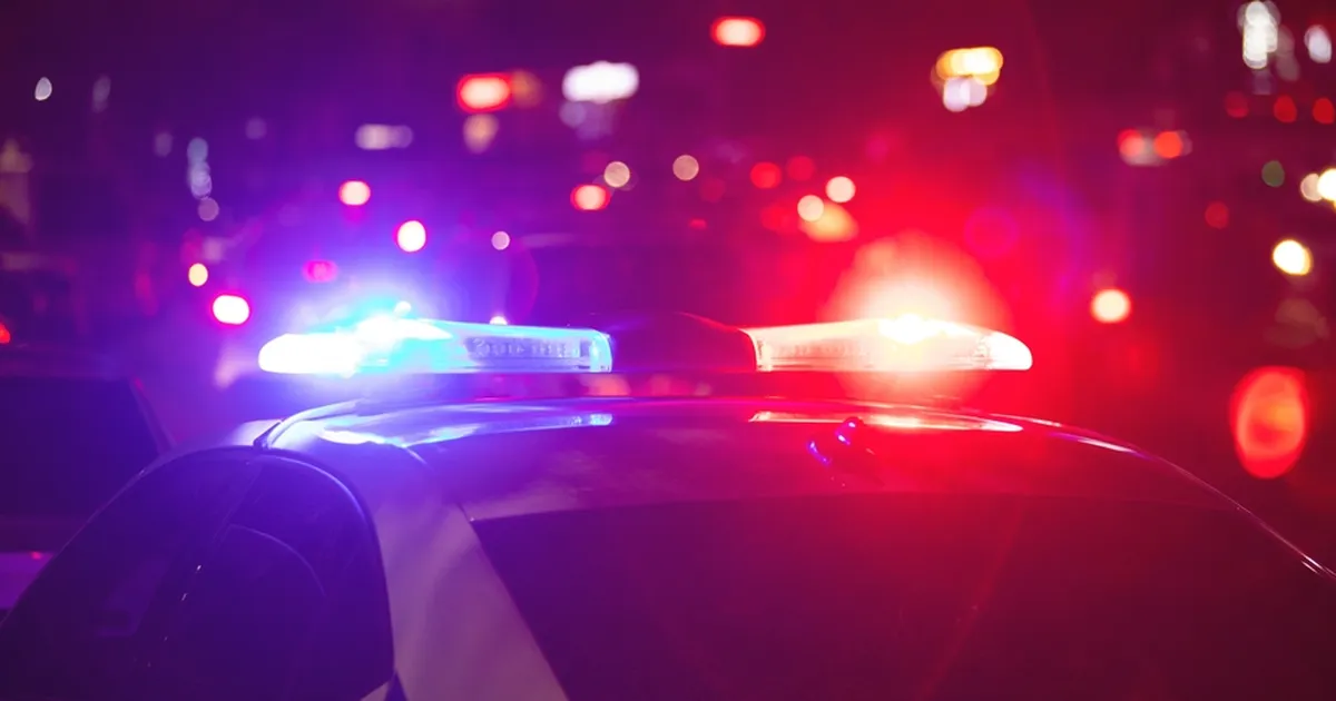 Autojuht keeras vasakpööret tehes mopeedile ette