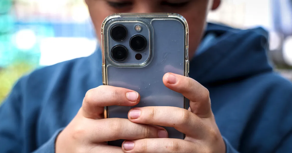 Taani keelab alla 15-aastastele lastele sotsiaalmeedia kasutamise