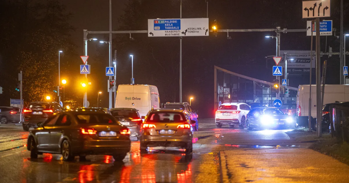 FOTOD ⟩ Tammsaare teel sai autode kokkupõrkes juht viga