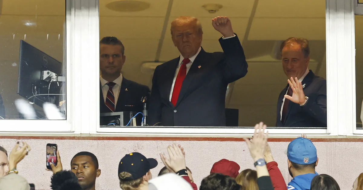 Fännid vilistasid Trumpi NFL-i mängu ajal välja