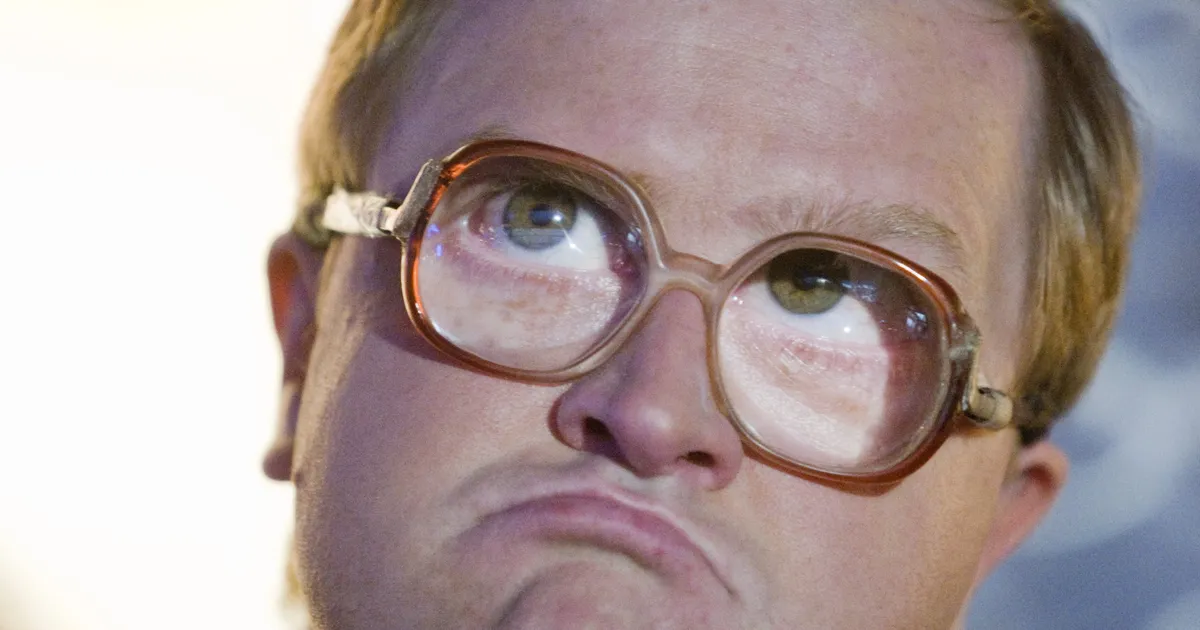 KARJÄÄR LÄBI? ⟩ Kultuslikku koomikut süüdistatakse seksuaalses ahistamises