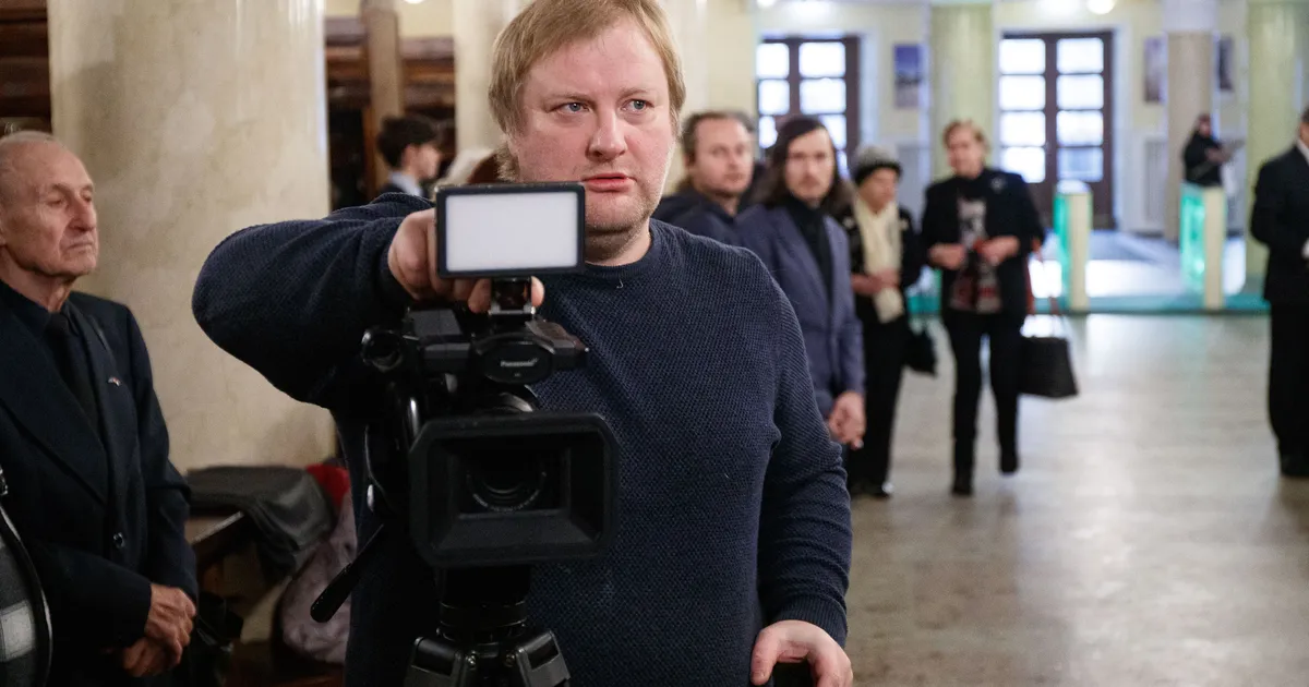 Tuttavad räägivad koostööst kapo poolt kinni peetud Bessediniga, kes suutis luua väikese meediaimpeeriumi