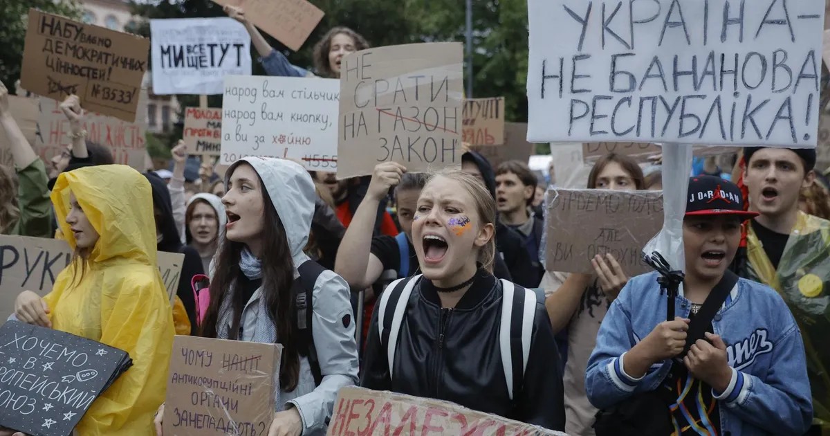Suurim sõjaaegne korruptsioonijuhtum määrib Zelenskõi mainet