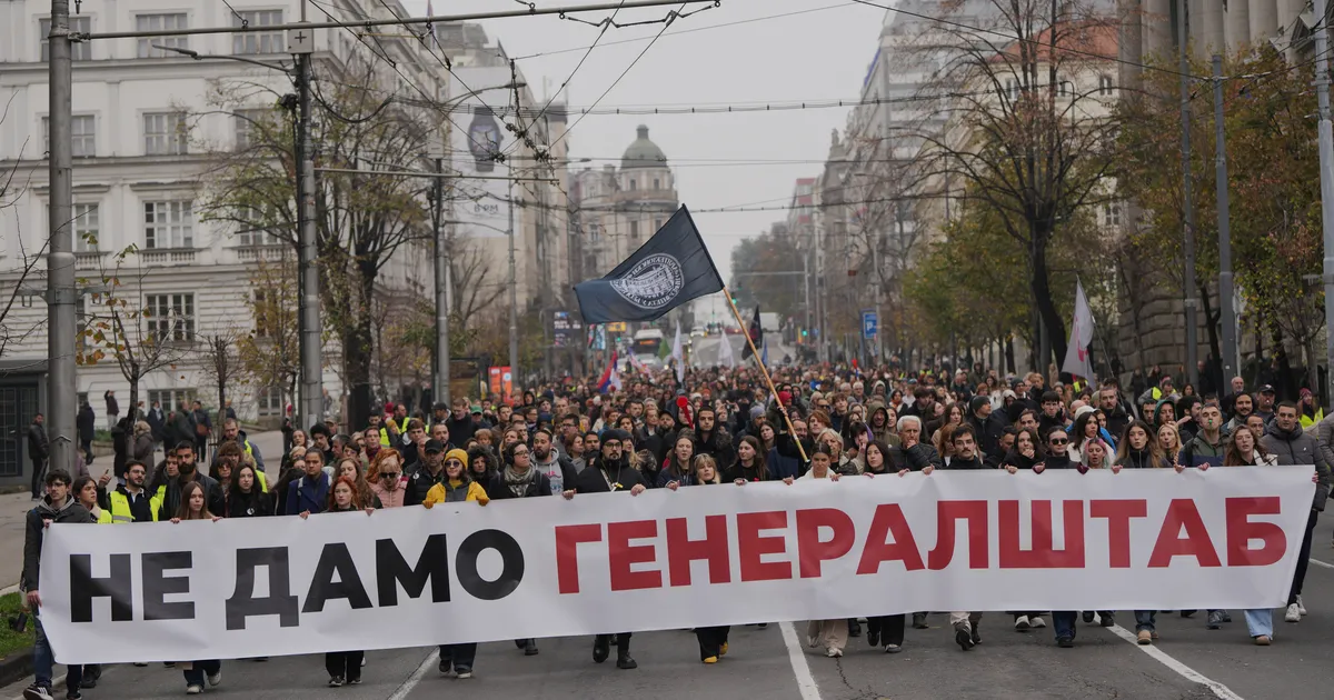 Sajad inimesed avaldasid Belgradis meelt Turmpi väimehe projekti vastu