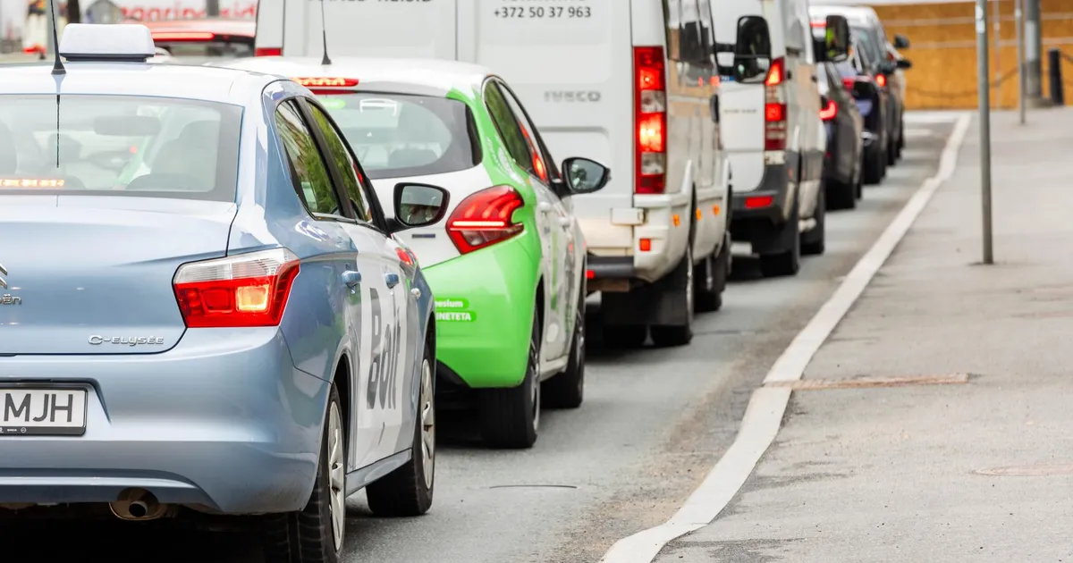Tallinnlased istuvad ummikutest kauem kui Riia ja Vilniuse liiklejad