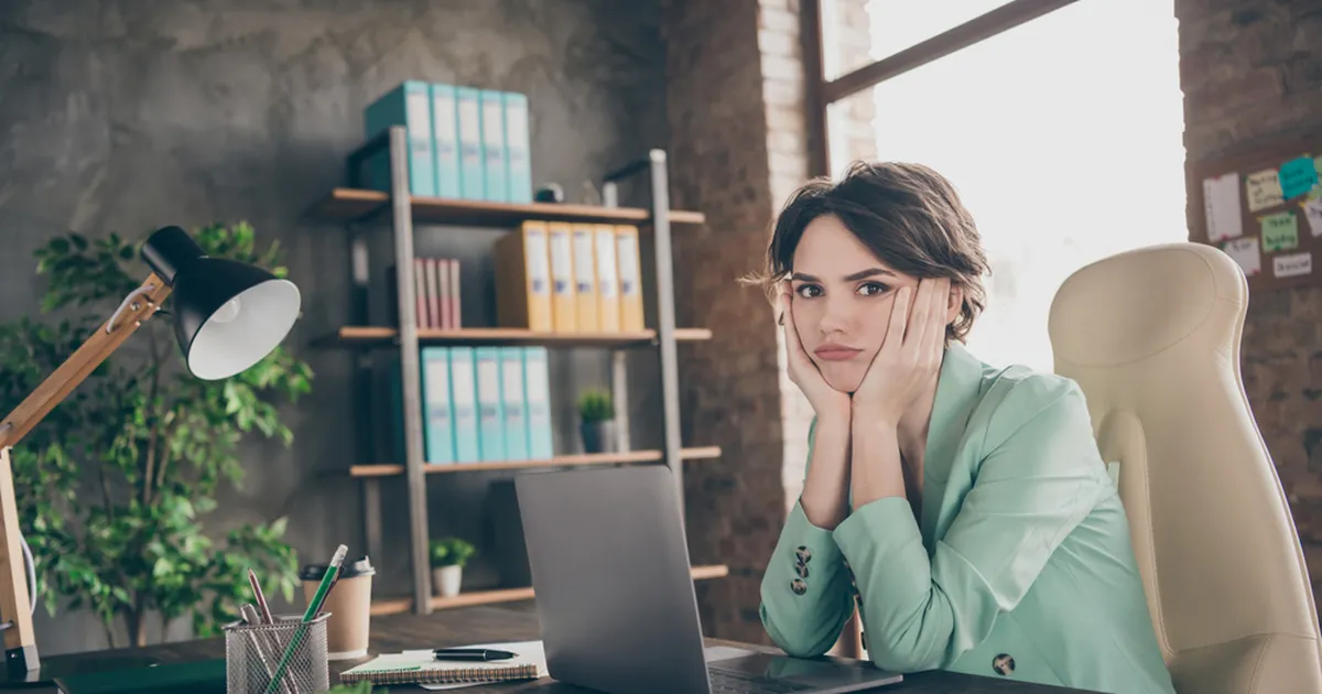 FÜSIOTERAPEUT JAGAB ⟩ Kuidas seada sisse kodukontor nii, et keha ja silmad ei kannataks?