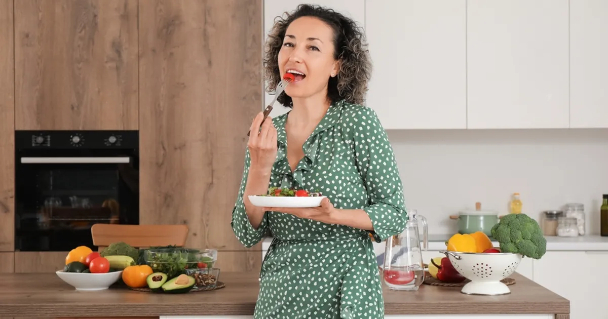 Väga levinud toitumisapsud, mis toovad pärast 40. eluaastat vaikselt kilosid juurde