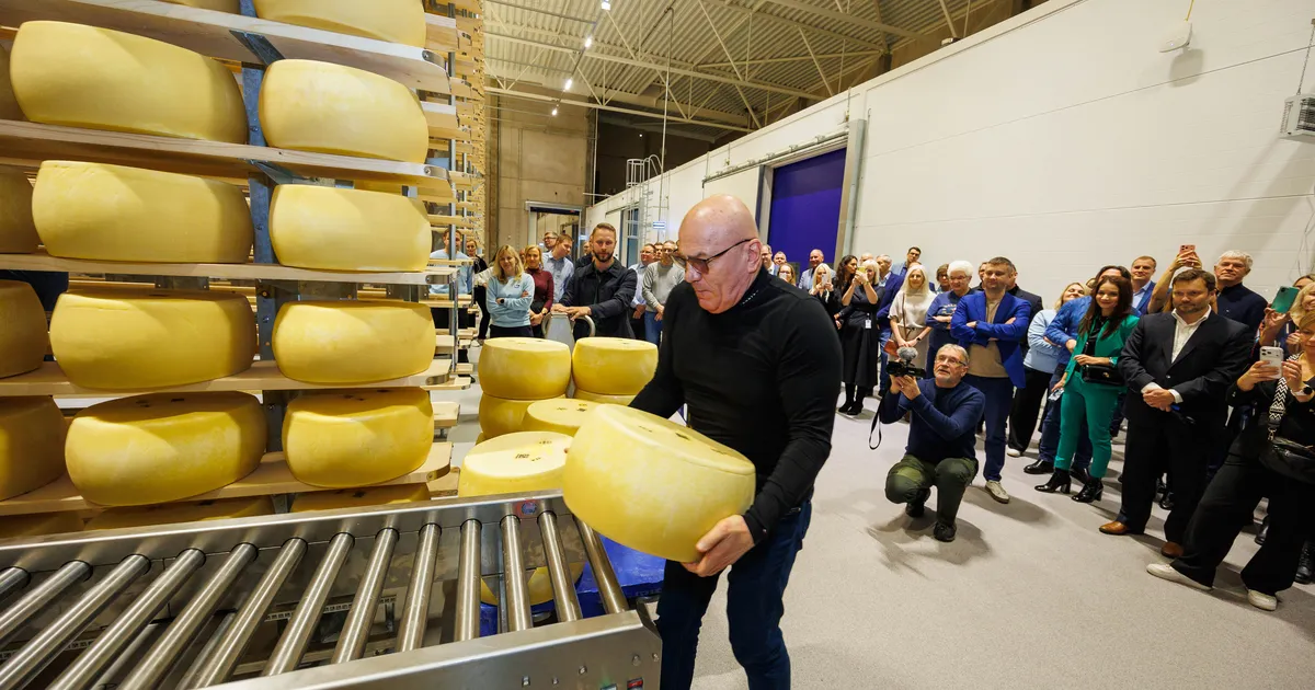 VIDEOLUGU ⟩ Võru uues hiigellaos möllavad juustukeradega robotid