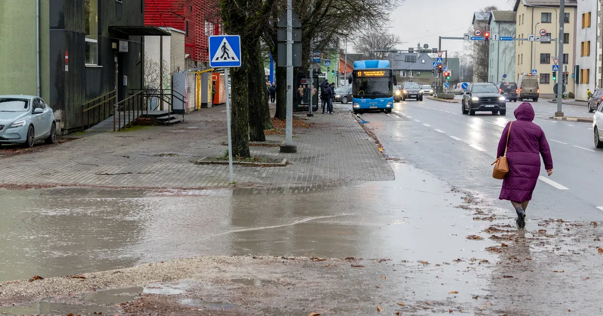 PILDID JA VIDEO ⟩ Puudulik sademeveesüsteem tekitab Pärnu tänavatel probleeme