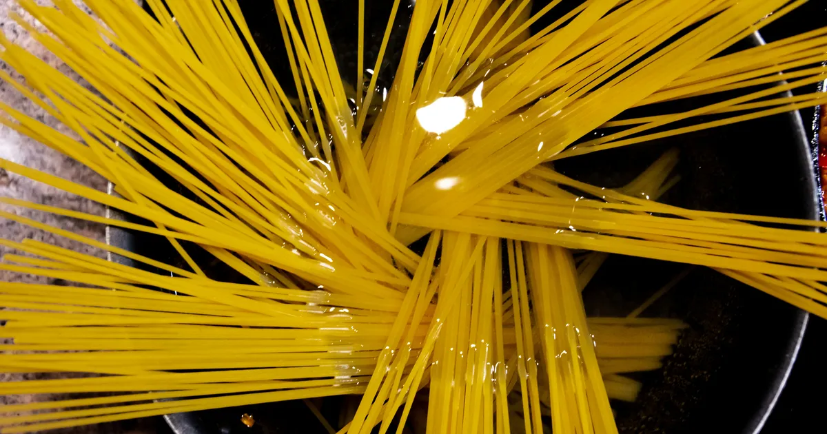 TEADUSTÖÖ NÄITAB ⟩ Kuidas tegelikult spagette keeta, et need maitseksid ideaalselt?