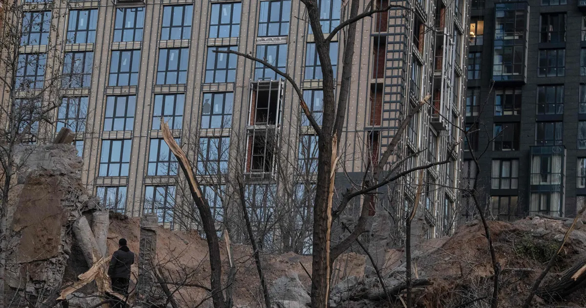 SUHTED JÄLLE SASSIS ⟩ Aserbaidžaani saatkond Kiievis sai raketitabamuse