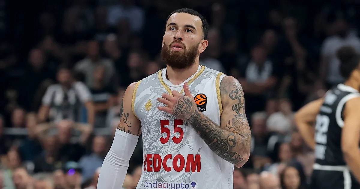 VIDEO ⟩ Euroliiga täht tahtis kohtunikule kallale minna