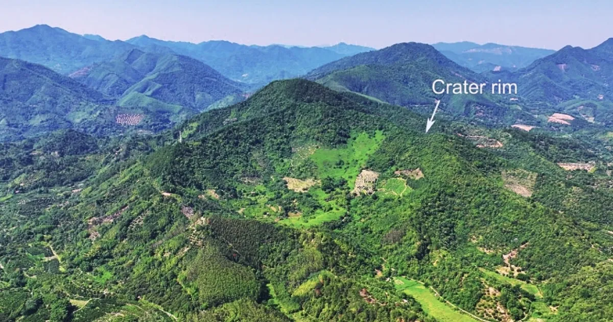Hiinas avastati metsast maailma suurim noor meteoriidikraater