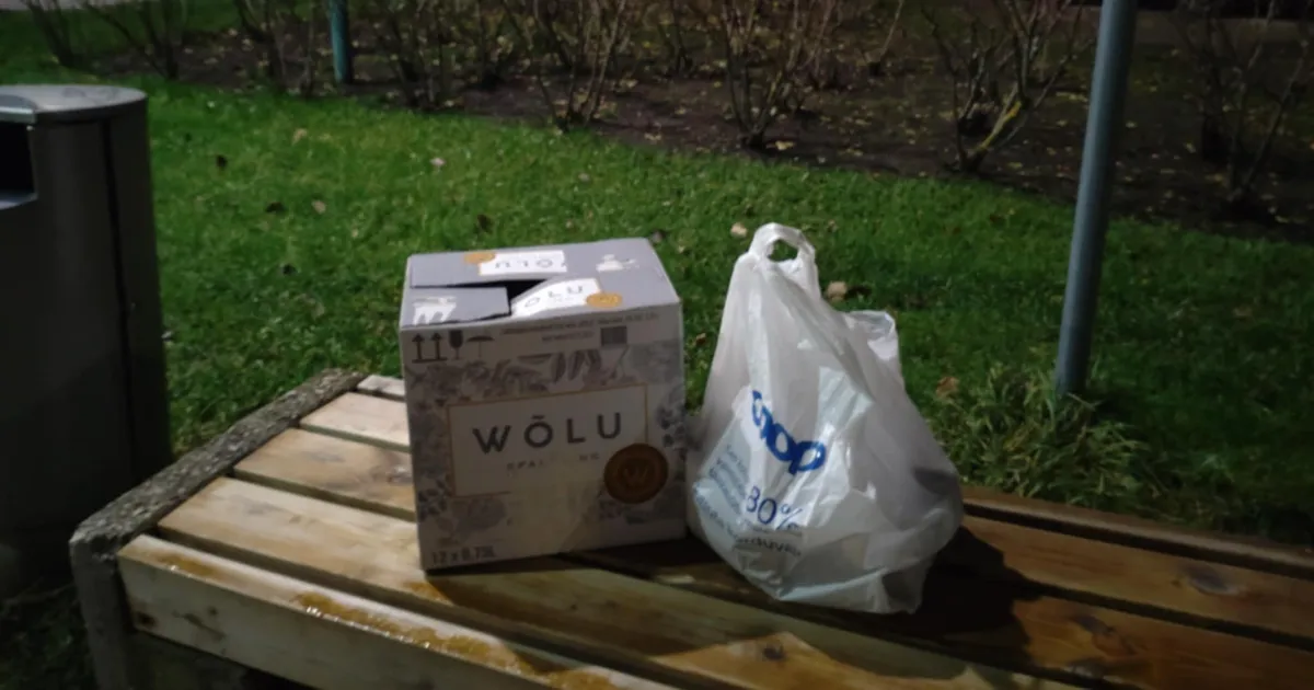 FOTOD ⟩ Haapsalu bussijaamas vedelenud karbist leiti midagi ootamatut: kui hoolimatu võib inimene olla?