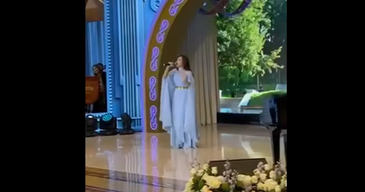 VIDEO ⟩ «Pole sõnu, võtab ihukarvad püsti!» Eesti delegatsioon võeti Kasahstani visiidil vastu üllatava lauluga