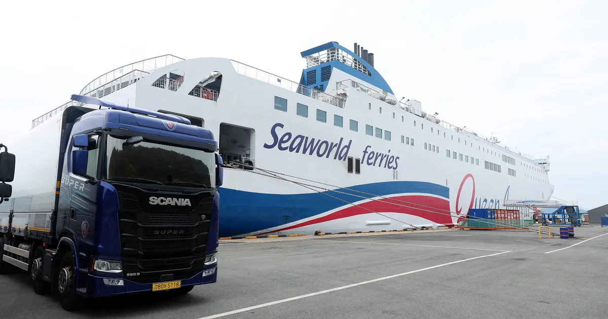 Telefoni passima jäänud Korea praamijuht sõitis 267 reisijaga madalikule