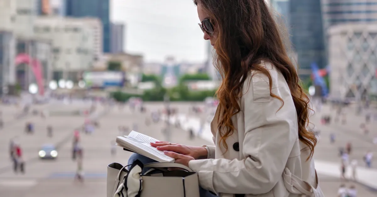 LUGEMISSOOVITUS ⟩ Rutherfurd tõestab, et hea lugu võib linna lahti muukida