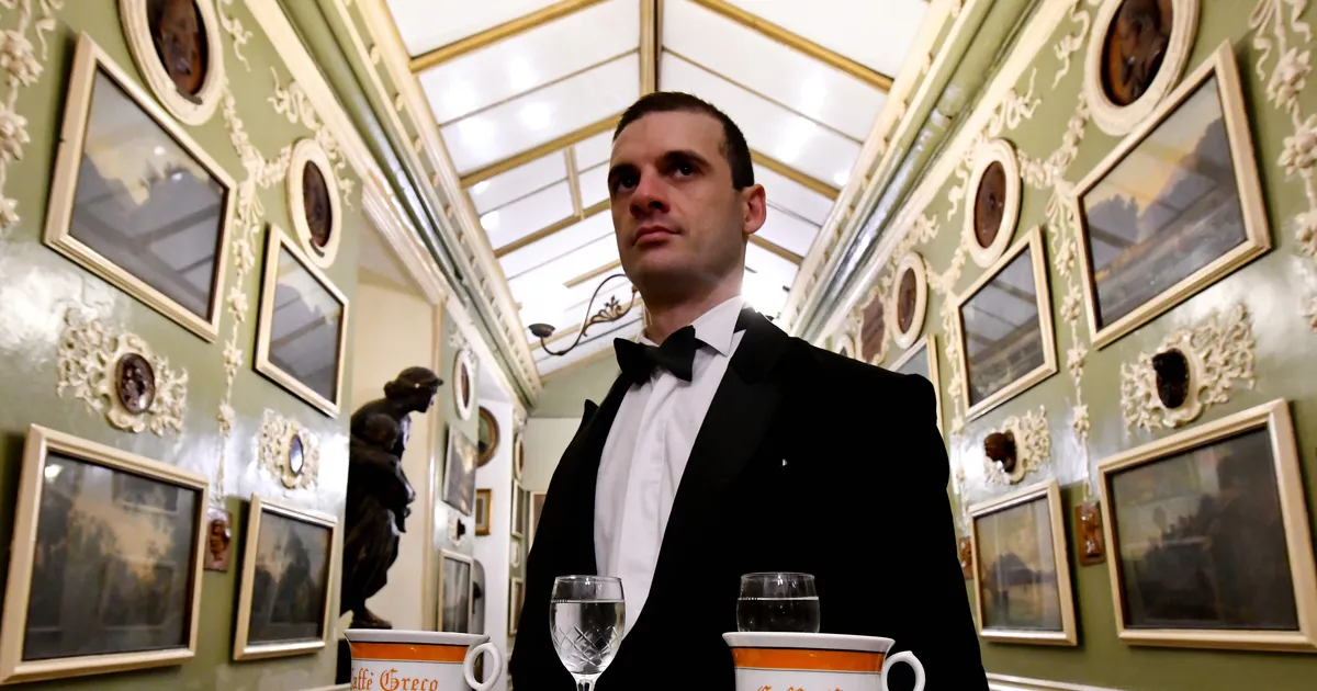 Kuuekordne üüritõus sai Rooma vanimale kohvikule saatuslikuks: maailma kuulsamaid võõrustanud asutuses ulub nüüd tuul