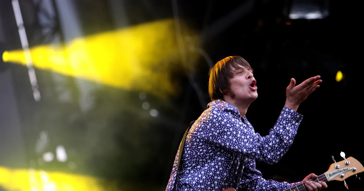 Suri ühe kõigi aegade märgilisema Briti bändi basskitarrist, kes inspireeris ka Oasist