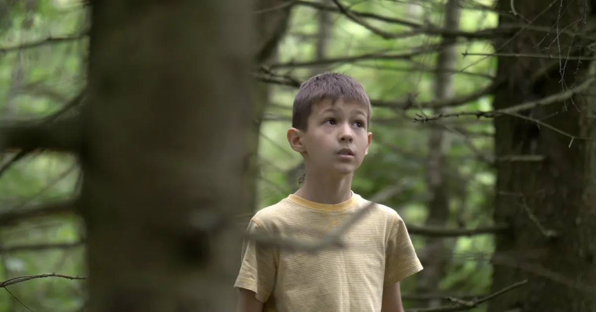 «Ta teab, et kui ta julgeks korrakski tagasi vaadata, võiks ta suurest õudusest surra. Äkitselt jääb ta jalg mutta kinni»