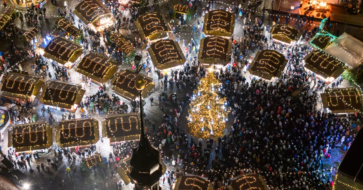 GALERII ⟩ Pühademeeleolu alaku! Tallinna jõuluturu avamine tõi kohale rohkelt rõõmsaid külastajaid