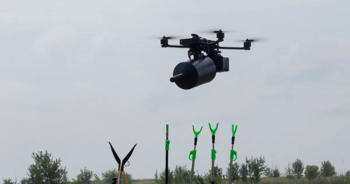 FBI ihaleb neidsamu Ukraina droone, millel valguskaabel taga