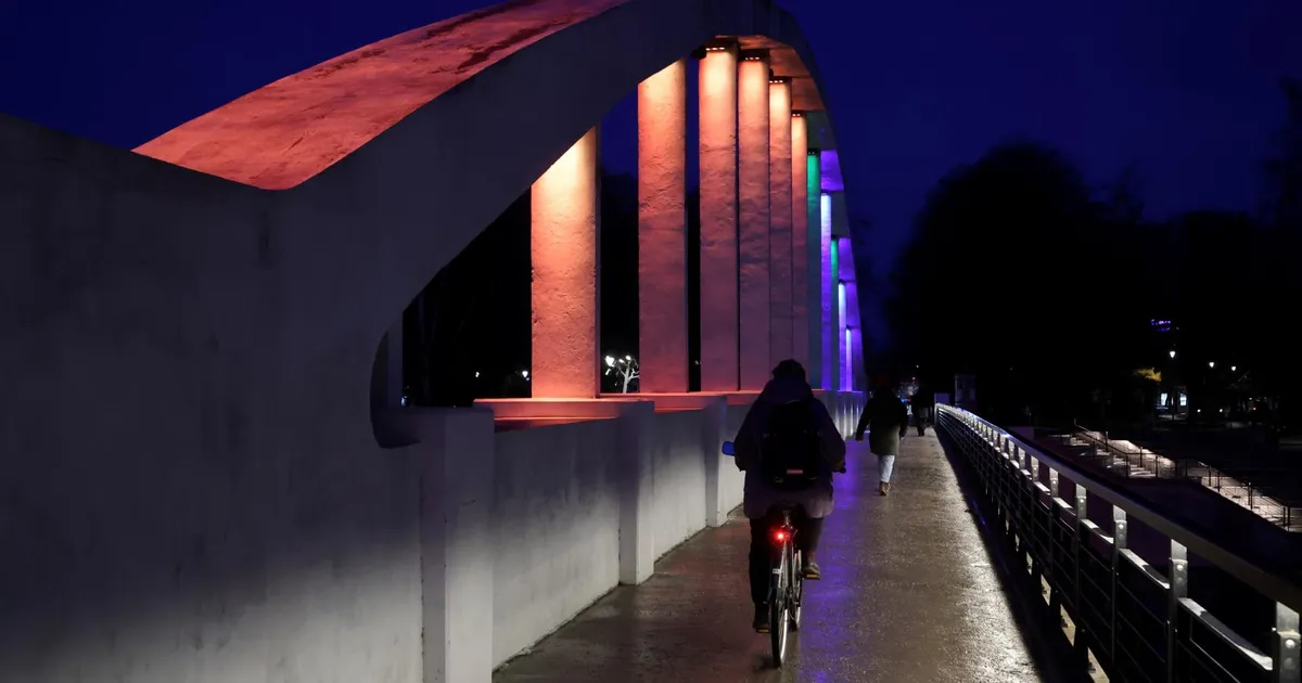 Maailm värvub naistevastase vägivalla mures oranžiks