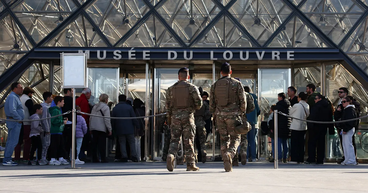 Louvre'i juveelivargusega seoses vahistati neli inimest
