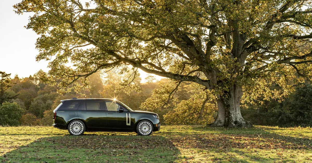 600 000-eurone Range Rover: luksus, kus autojuhtimine, alkoholi joomine ja haavlipüssist tulistamine kohtuvad ühes autos