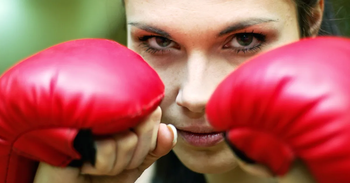 VIDEO ⟩ Kaos Ryanairi pardal: politseid vigastanud MMA-täht tuli lennukist jõuga eemaldada