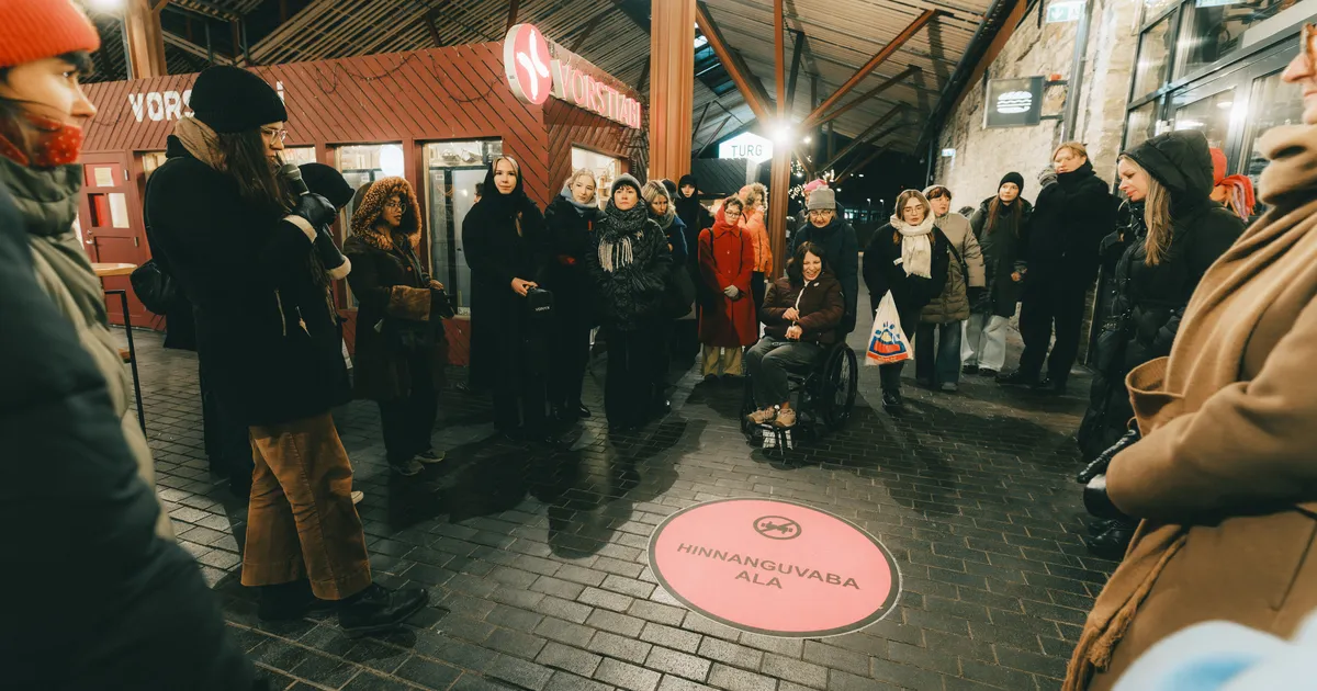 GALERII ⟩ Tudengid juhivad Balti jaama ümber tähelepanu lähisuhtevägivallale