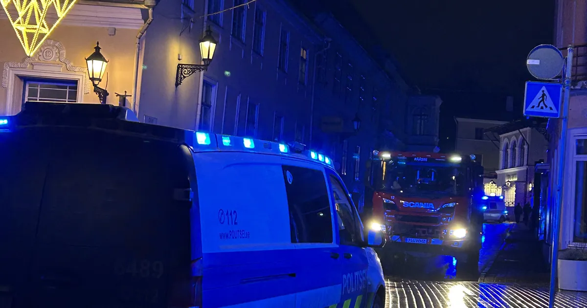 FOTOD ⟩ Häire tõttu tõttasid öösel vanalinna väljakutsele lisaks päästjatele ka kiirreageerijad