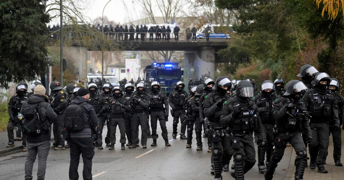 OHT MÄRULIKS ⟩ Sajad protestijad üritavad häirida Saksa paremäärmusliku erakonna kongressi