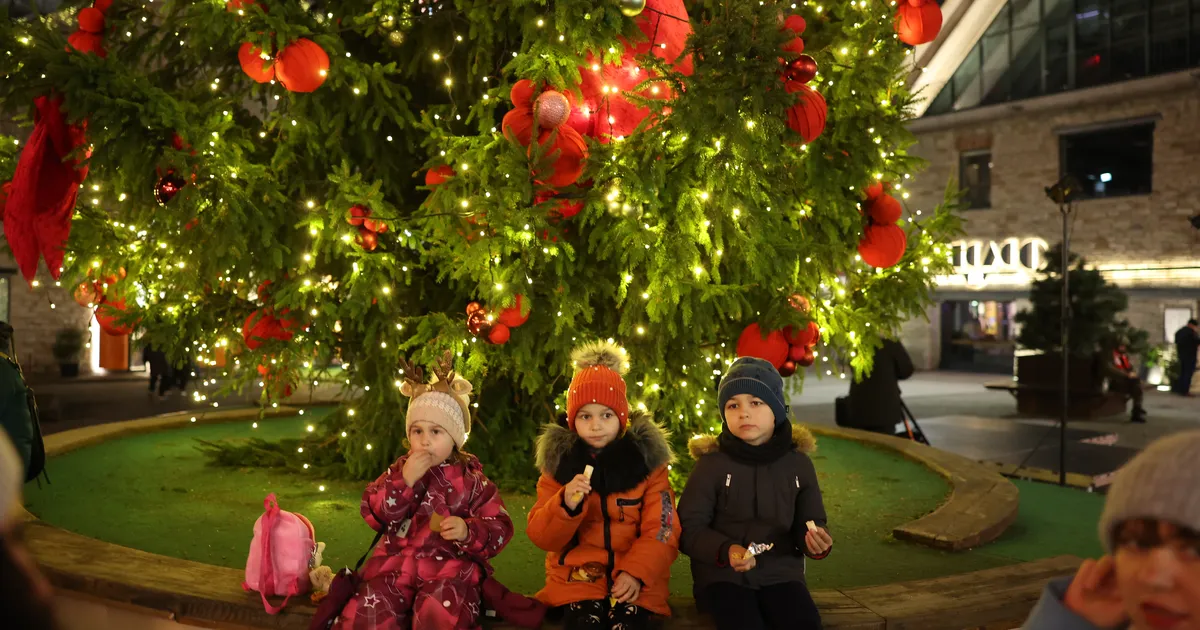 FOTOD ⟩ Rotermanni kvartal täitus pühademeeleoluga