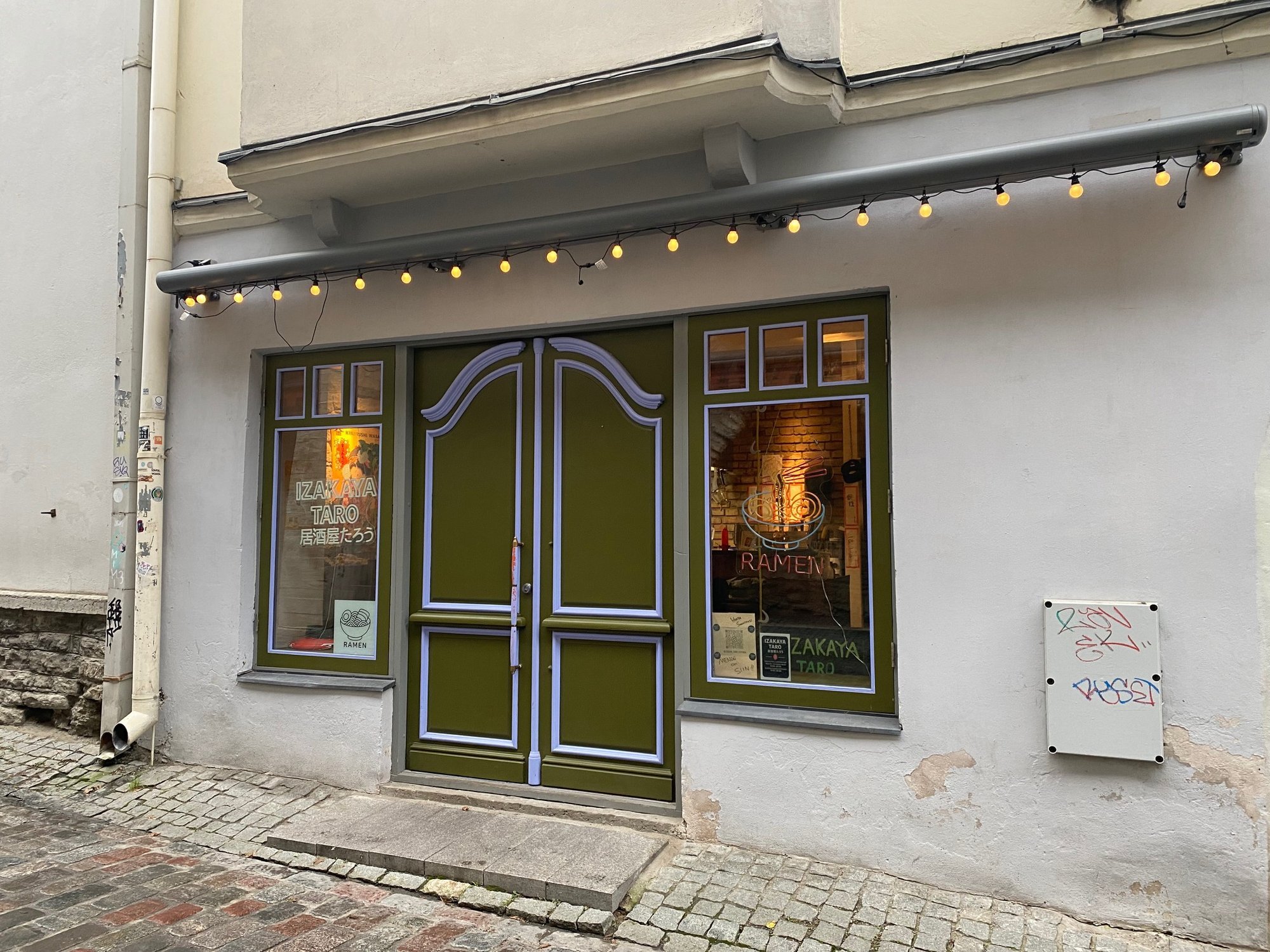 KÖÖGI KOMANDO | Aga mis siis saab, kui neli sumomaadlejat tuleksid korraga siia raamenit sööma?