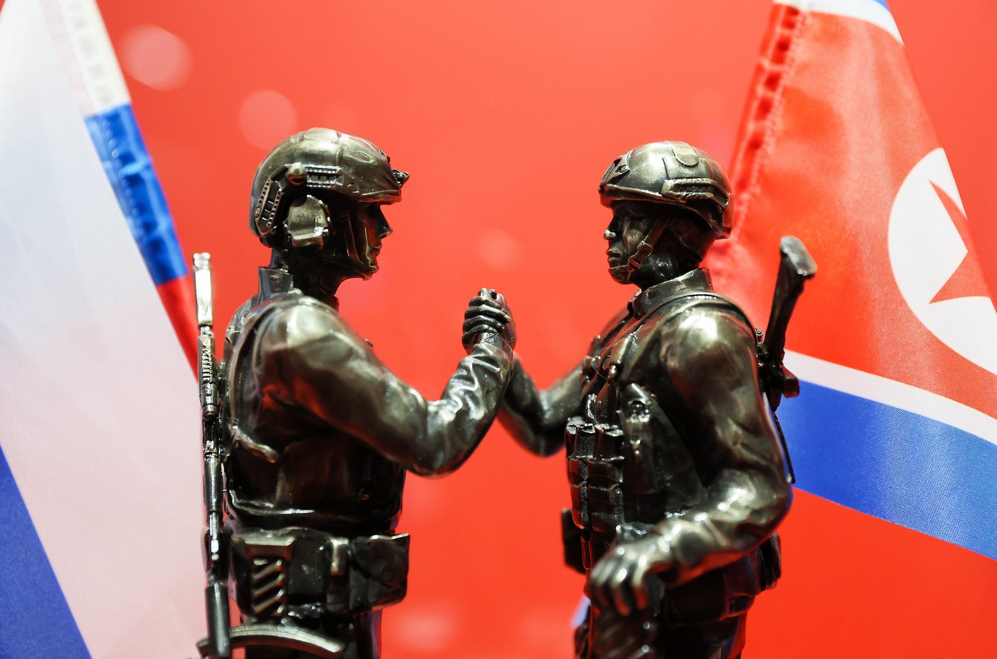 SÕJARAPORT | Rainer Saks: unistuste tehing – Põhja-Korea sokutab Venemaale oma ladudes vananenud reserve