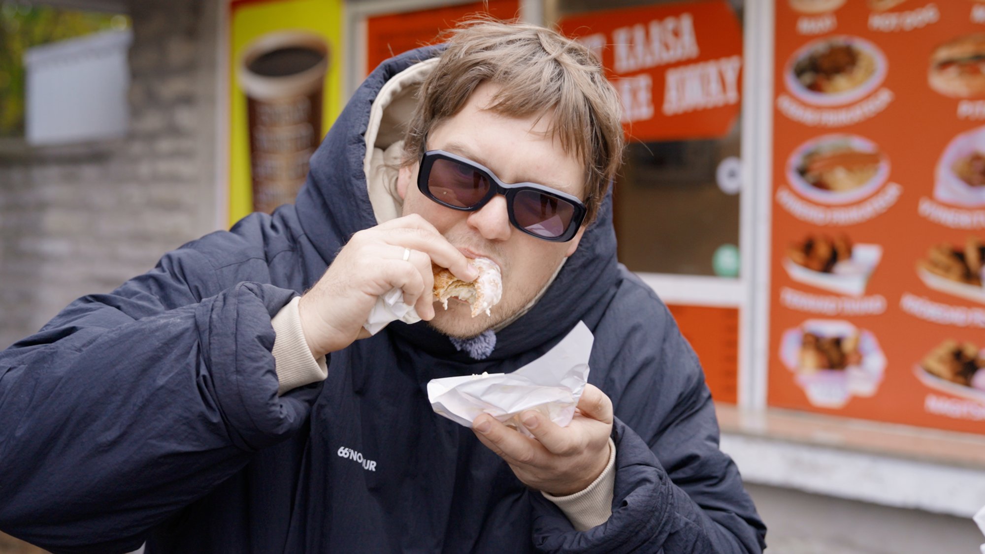 VIDEO | Pärnus avatud kohvik müüb päevas kuni 300 lägaburgerit. Kohver räägib, miks lägaburger kuhugi ei kao