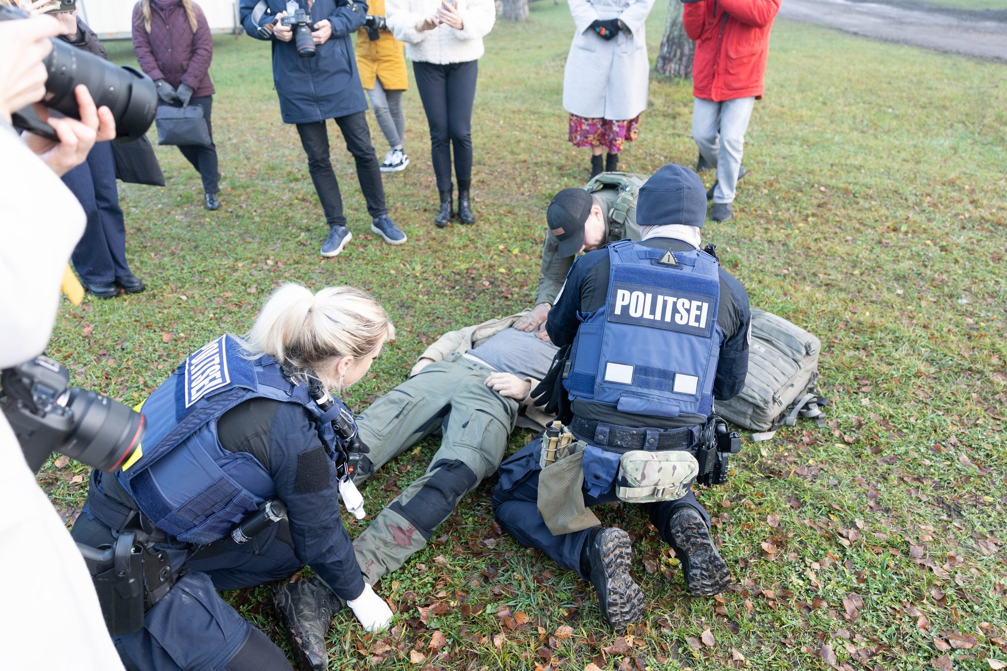 VIDEO JA FOTOD | Politseinikud näitasid, kuidas nad igapäevatöös surmasuus inimesed elule turgutavad