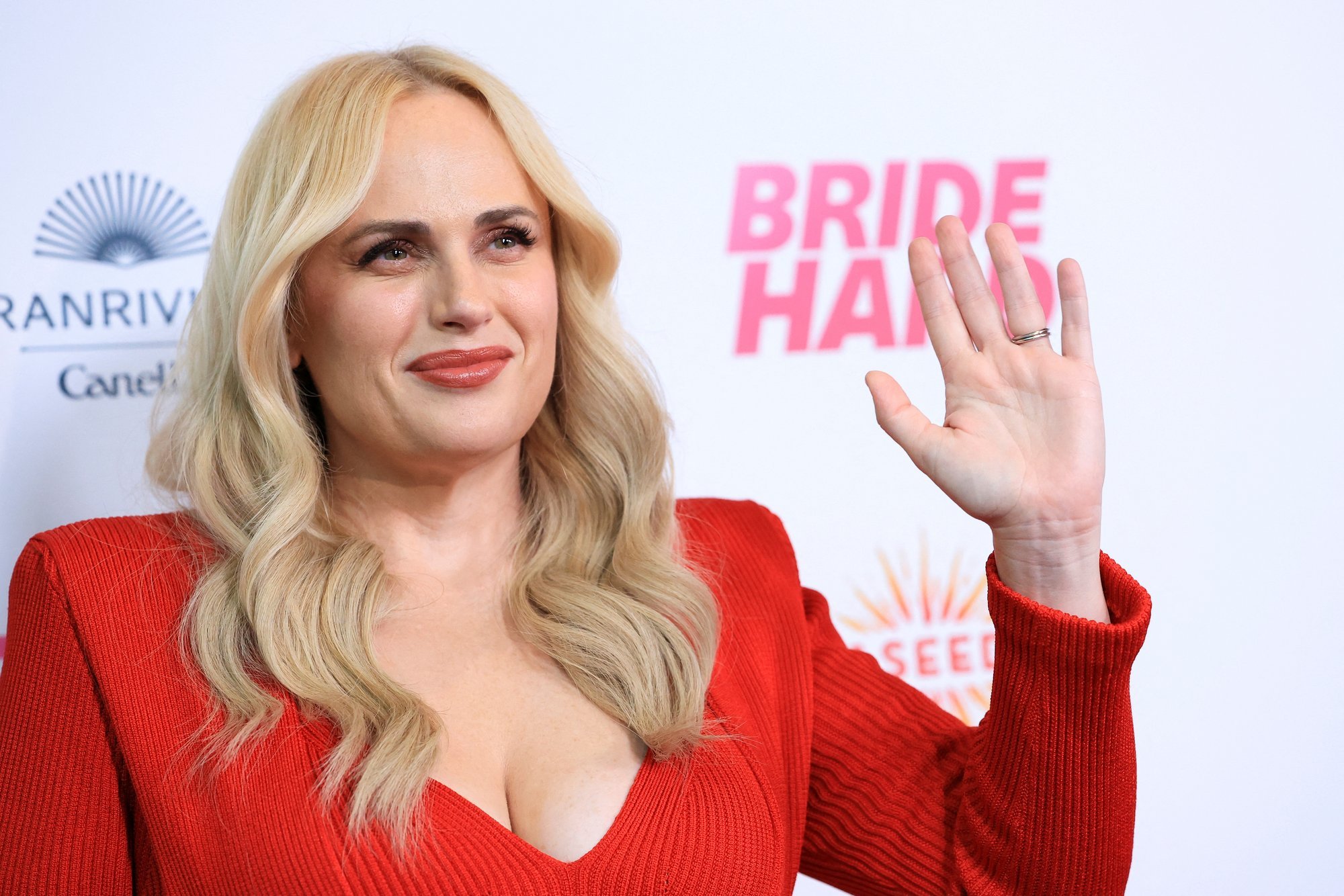 VÕRDLE | Kas tunned ära? Hollywoodi staar Rebel Wilson viskas matkarajal glamuuri nurka