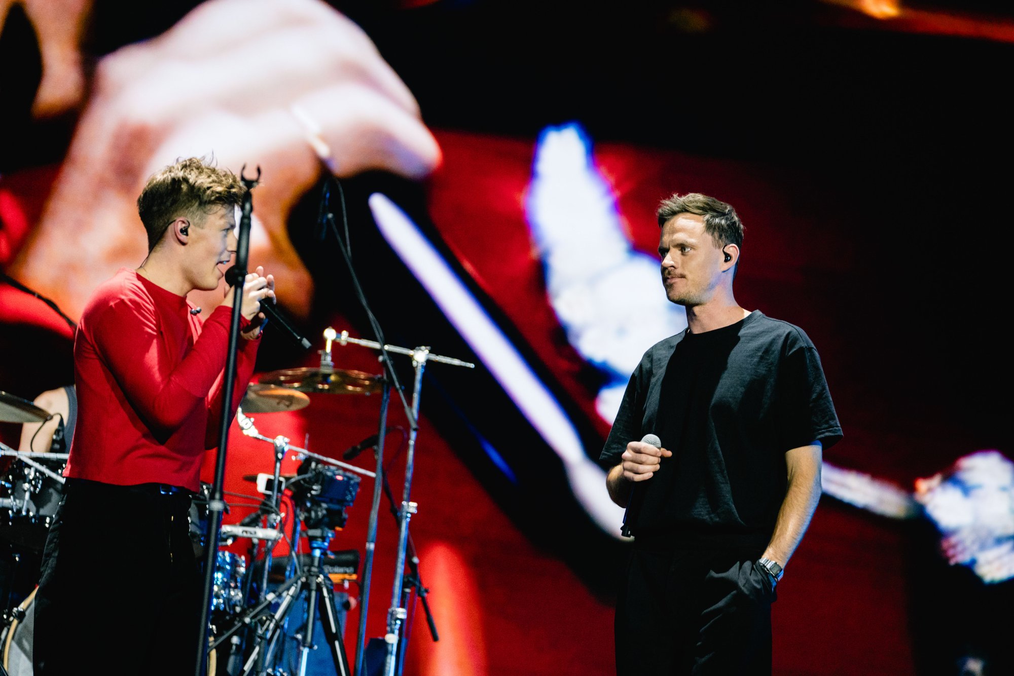 FOTOD | Üllatusesineja Riias! NOËP astus lavale 10 000 kuulaja ees Läti bändi Sudden Lights väljamüüdud kontserdil