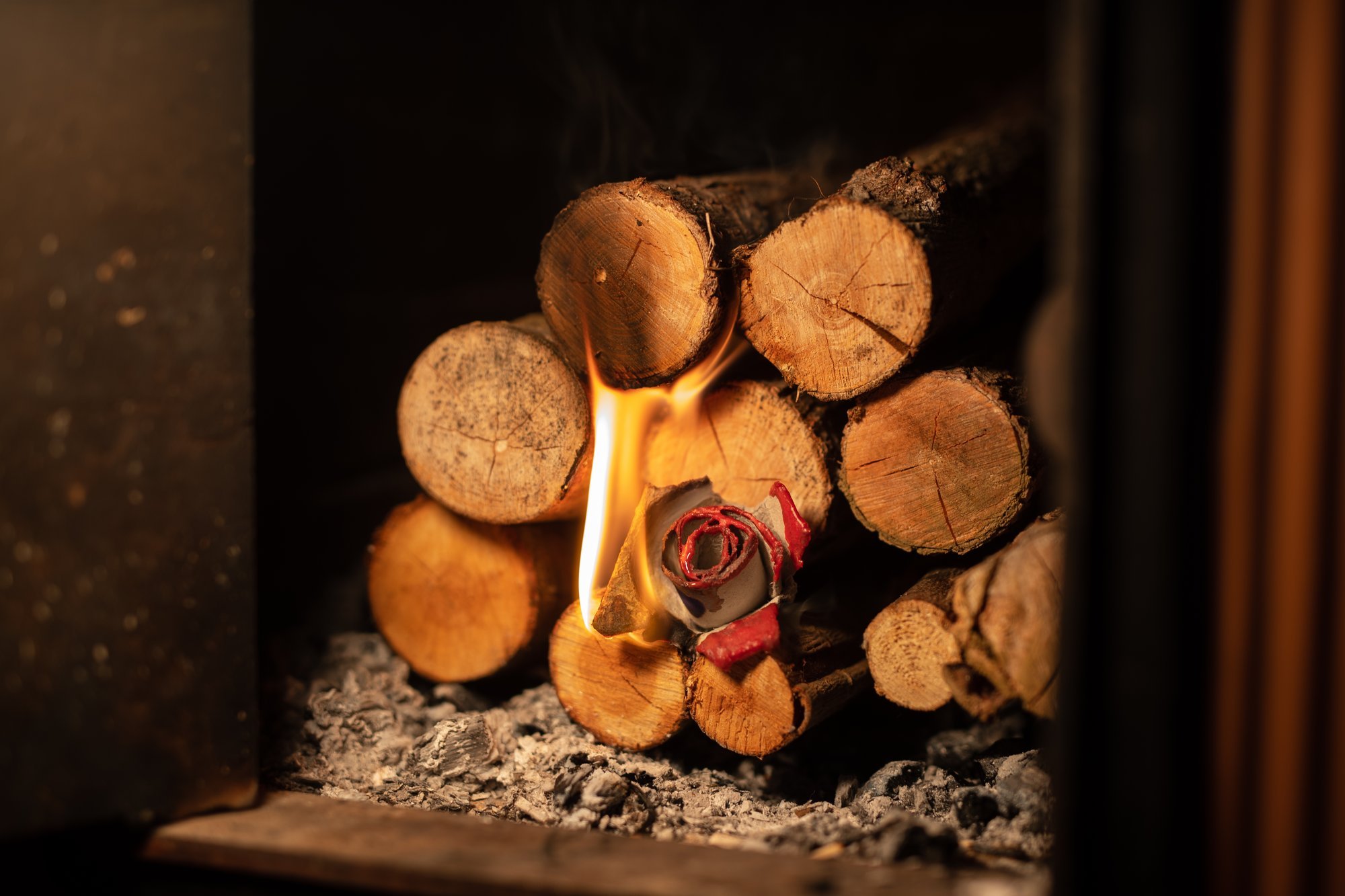 Tee munakarbist süüteroosid, mis aitavad tuld alustada