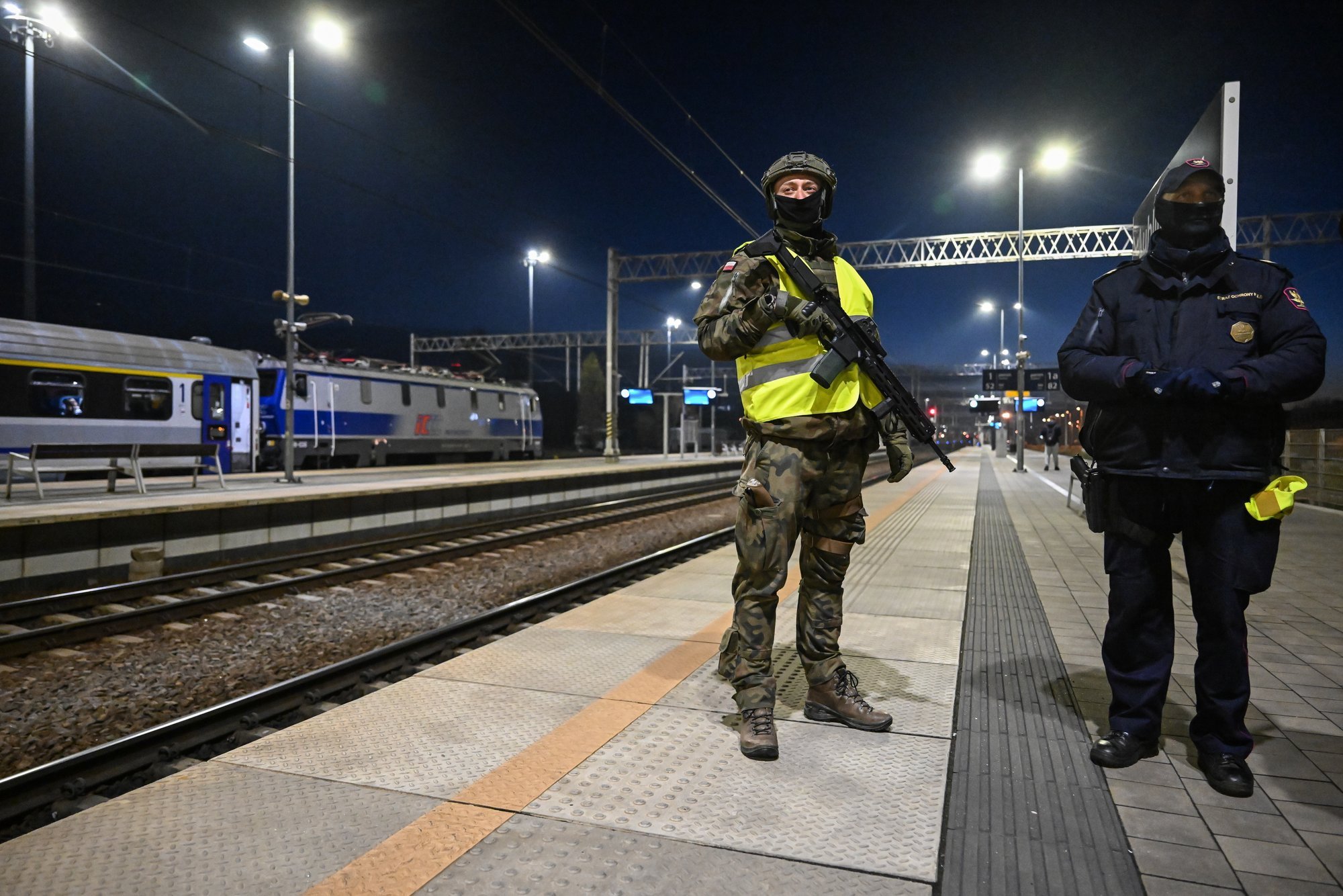 Poola alustas sabotaažijärgselt 10 000 sõduriga operatsiooni raudteede valvamiseks