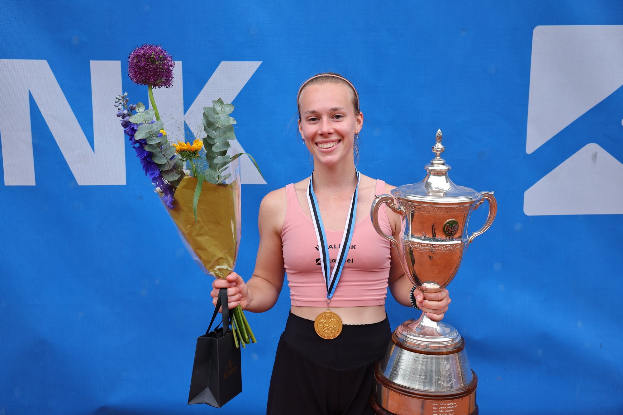 Õhtu suurima aplausi teenis Elena Malõgina, kes pidas esmakordselt tänukõne eesti keeles