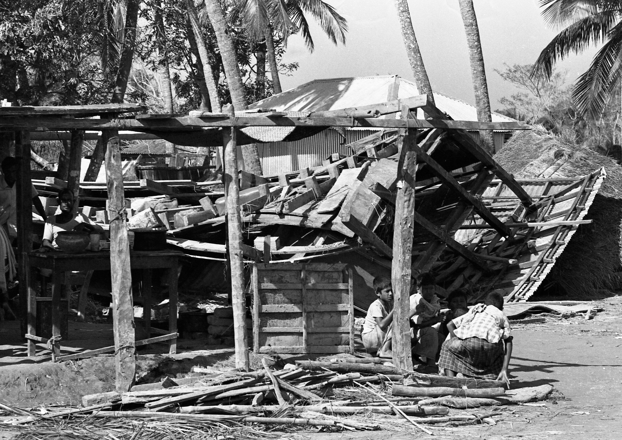 TÄNA 55 AASTAT TAGASI | Jõed kubisesid laipadest. Looduskatastroof sünnitas maailmakaardile uue riigi