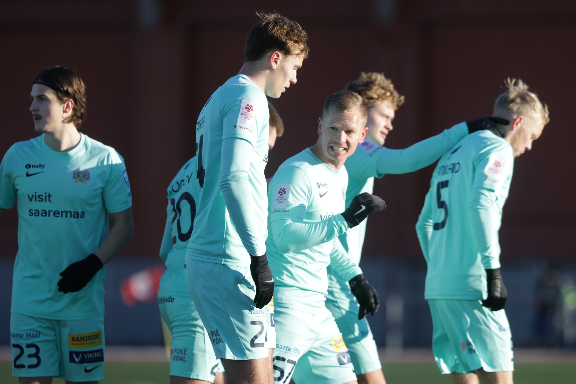 DELFI FOTOD | Kuressaare võitis napilt üleminekumängude avavaatuse, kuid jäi poolkaitsjast ilma