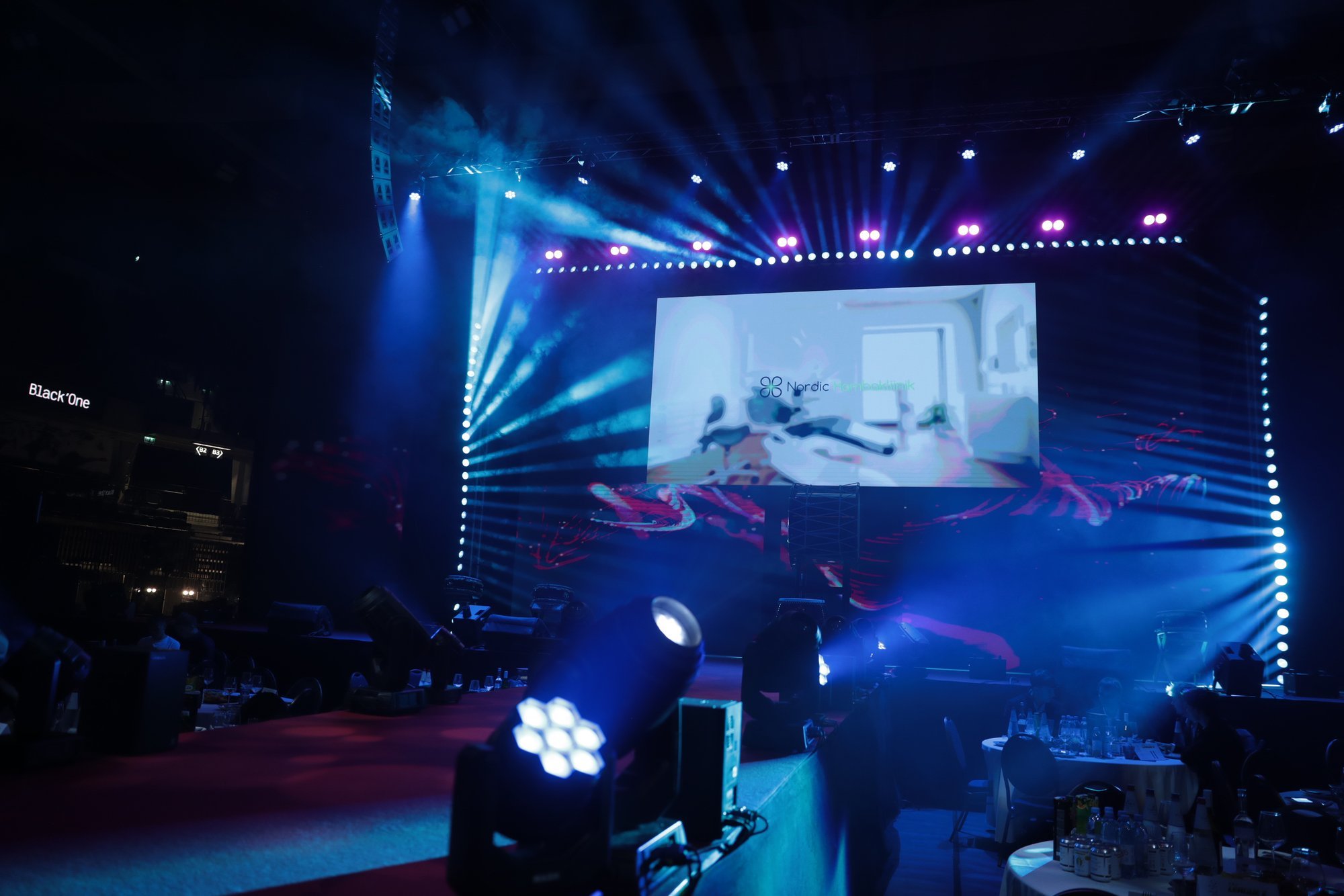 OTSEBLOGI JA FOTOD | The League X. Eesti võitleja heitleb finaalis 20 000 euro peale. Võidukas Uku Jürjendal lõi oma sõrmenukid puruks