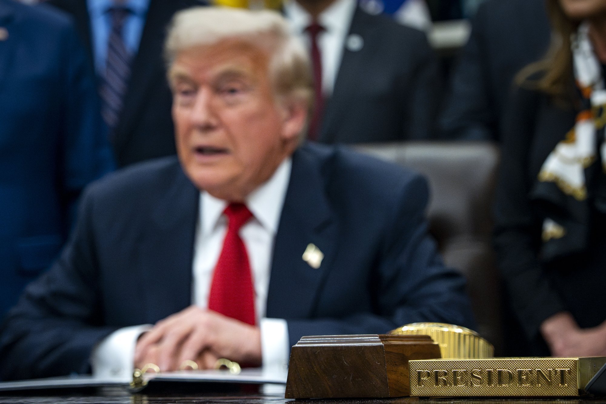 Šveitsi poliitikud esitasid Trumpile kuldesemeid kinkinud suurettevõtjate kohta kuriteoteate